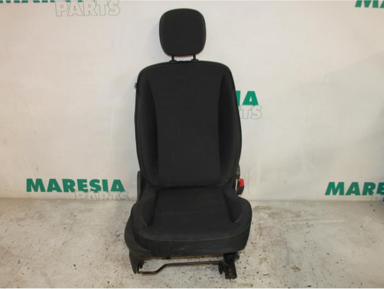 Renault - Clio - Seat, right