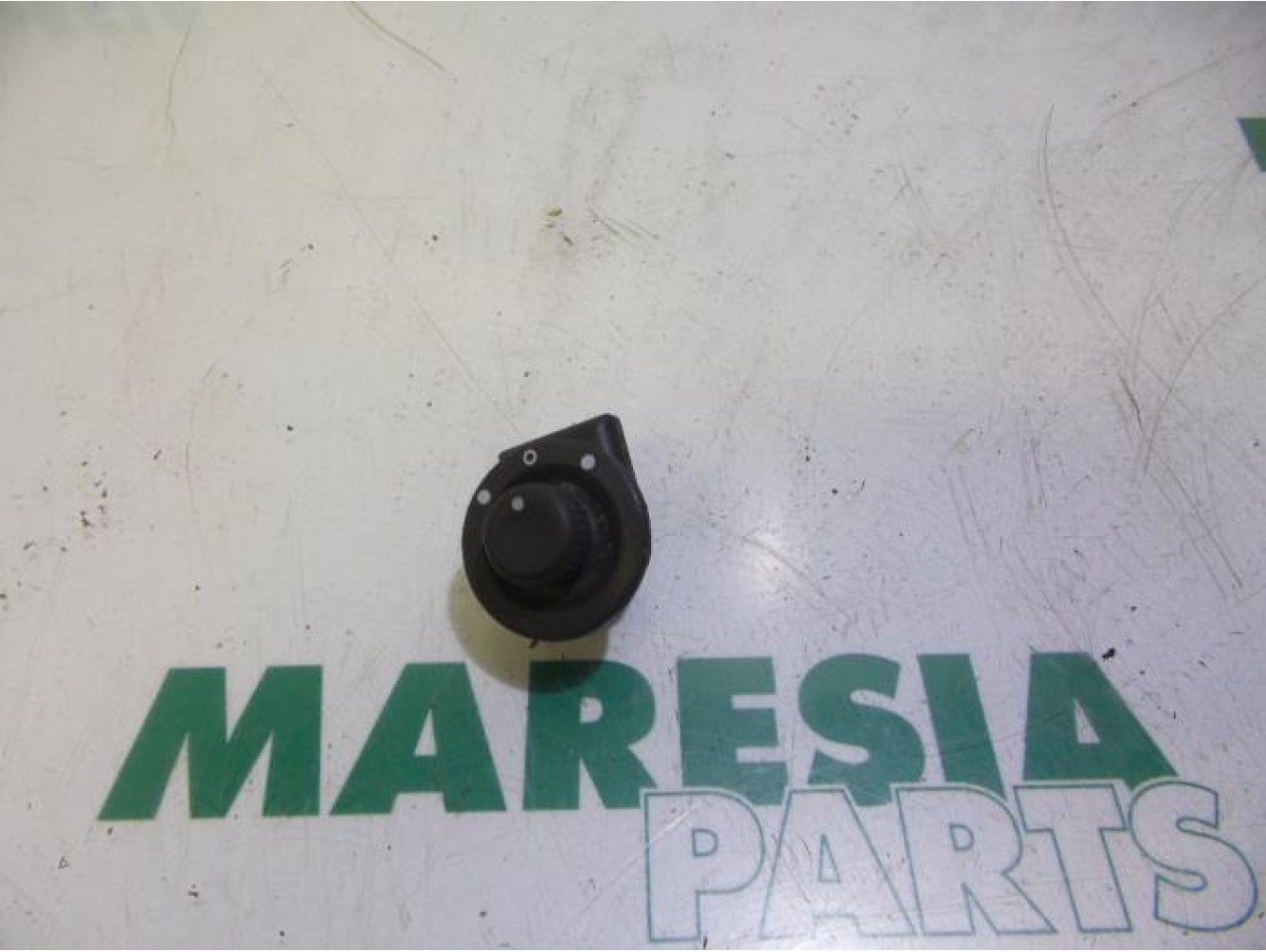 Renault - Clio - Mirror switch