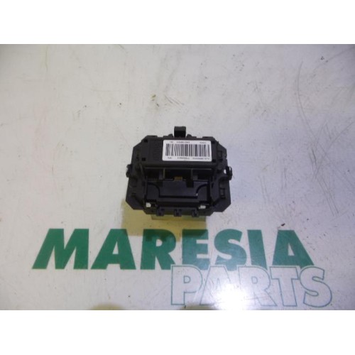 Renault - Clio - Heater resistor