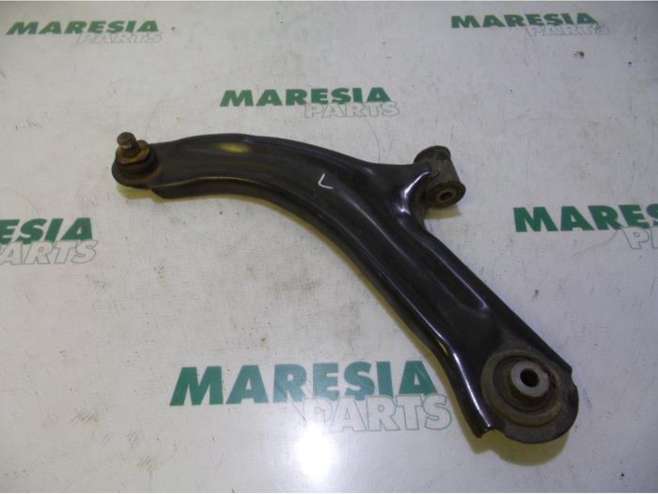 Renault - Clio - Front lower wishbone, left