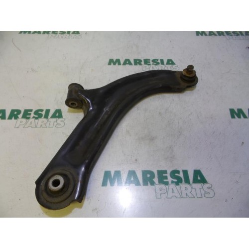 Renault - Clio - Front lower wishbone, right