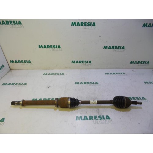 Renault - Clio - Front drive shaft, right