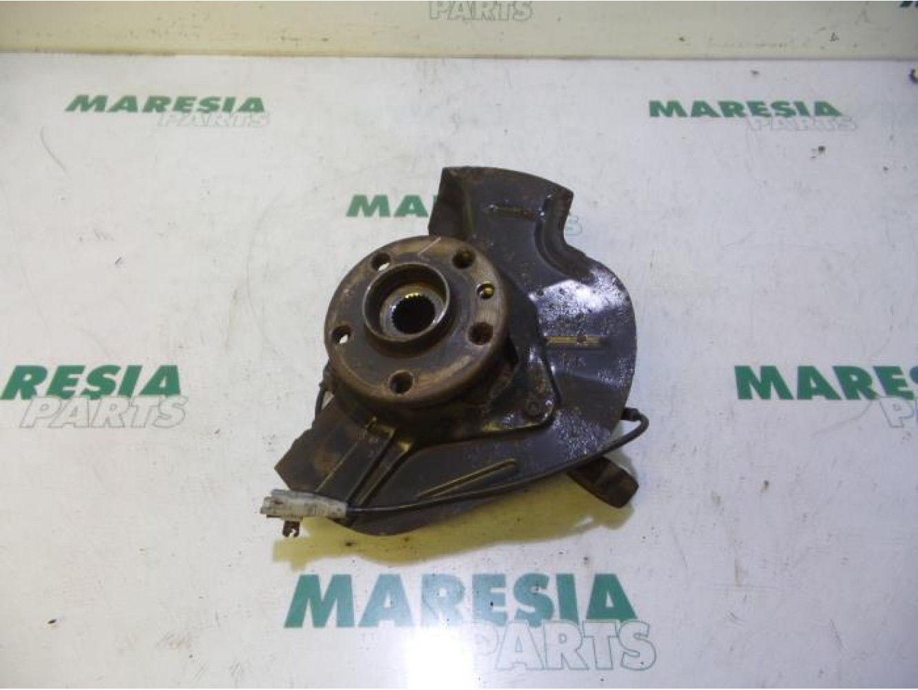 Citroen - C8 - Fusee links-voor