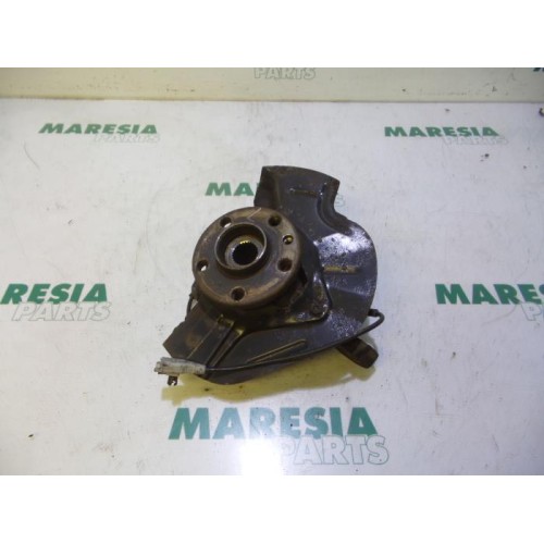 Citroen - C8 - Fusee links-voor