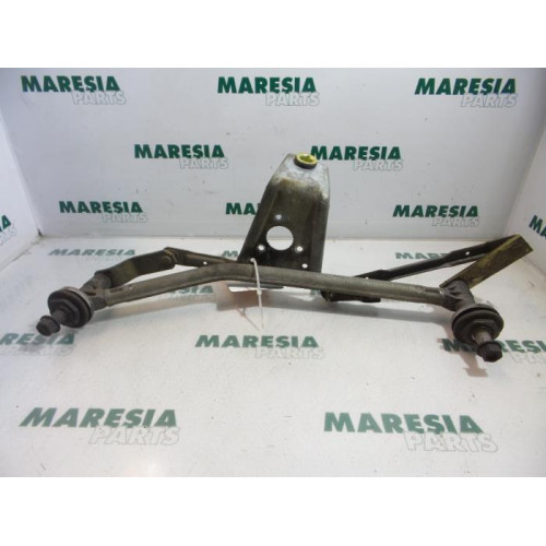 Peugeot - 206 - Wiper mechanism