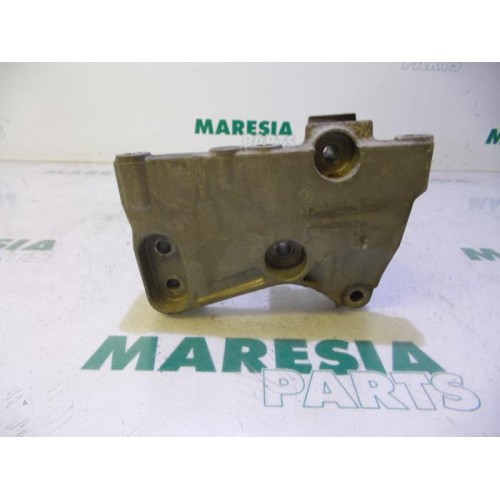 Renault - Megane - Engine mount