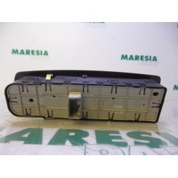 Renault - Megane - Multi-functional window switch