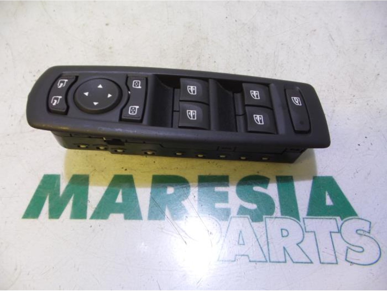 Renault - Megane - Multi-functional window switch