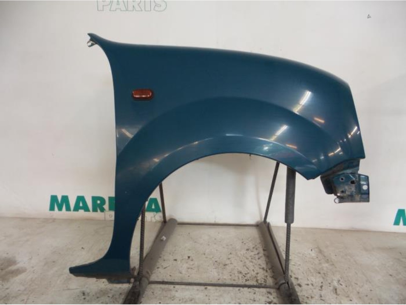 Renault - Kangoo - Front wing, right