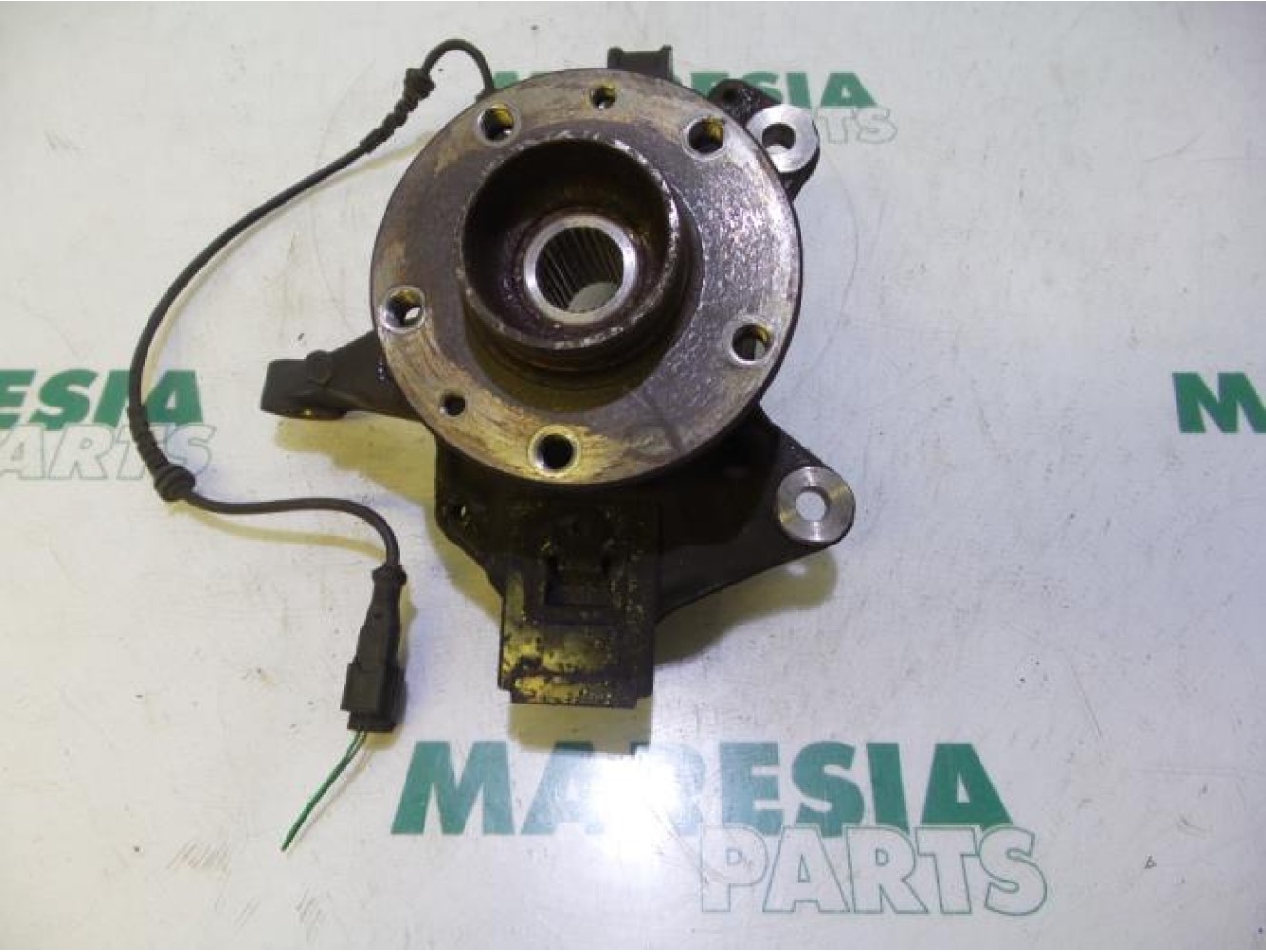 Renault - Megane - Knuckle, front right