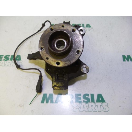 Renault - Megane - Knuckle, front right