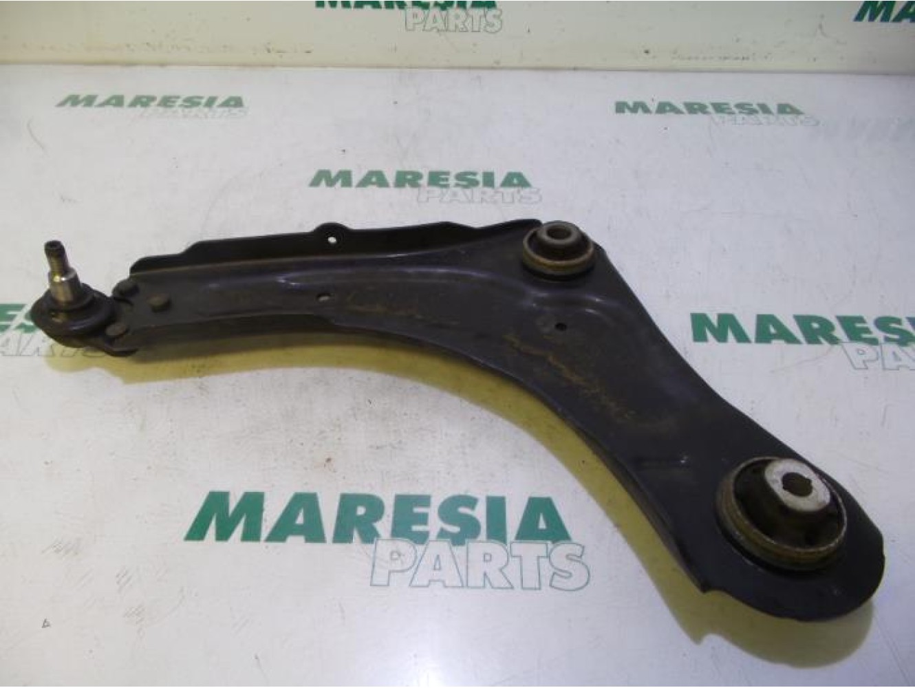 Renault - Megane - Front lower wishbone, left