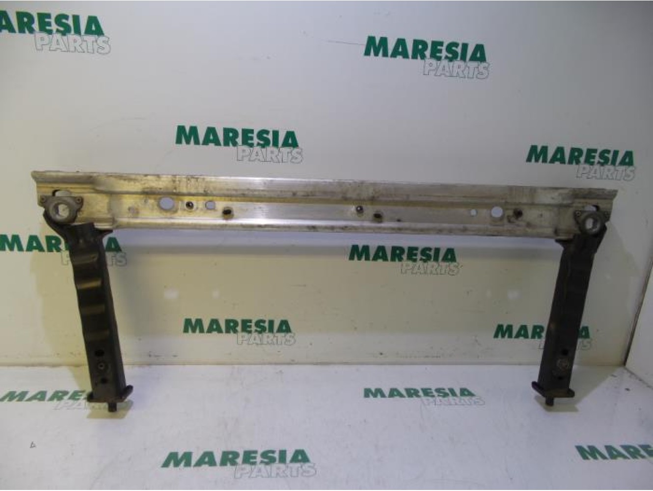 Renault - Megane - Radiator bar