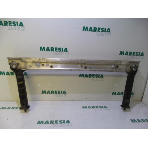 Renault - Megane - Radiator bar