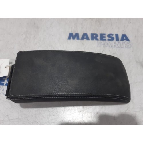 Renault - Megane - Armrest