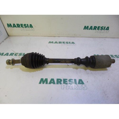 Renault - Megane - Front drive shaft, left