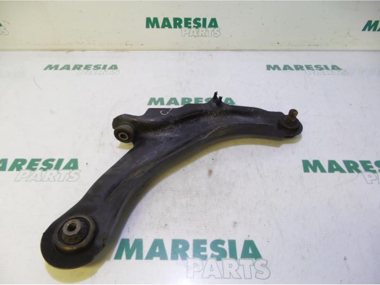 Renault - Megane - Front lower wishbone, right