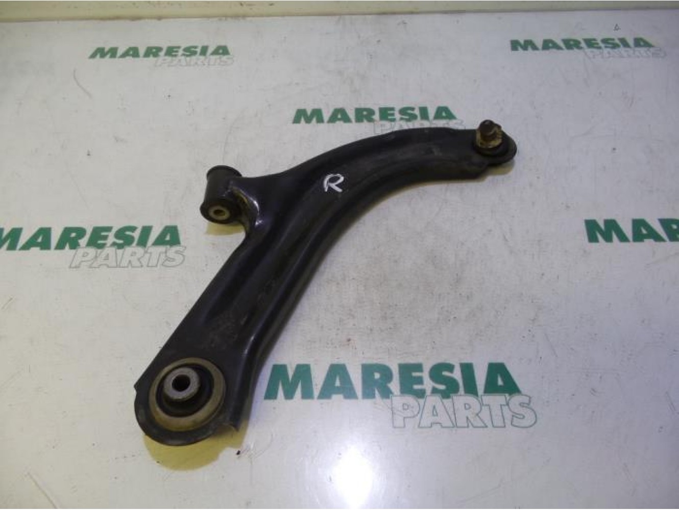 Renault - Clio - Front lower wishbone, right