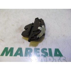 Peugeot - 207 - Tailgate lock mechanism