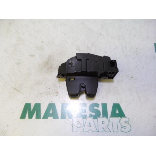 Peugeot - 207 - Tailgate lock mechanism
