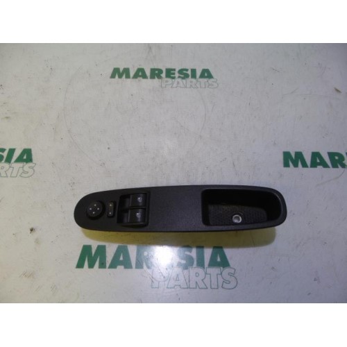 Fiat - Punto - Multi-functional window switch