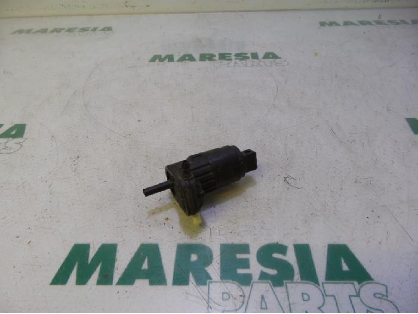 Fiat - 500 - Scheibensprüherpumpe vorne