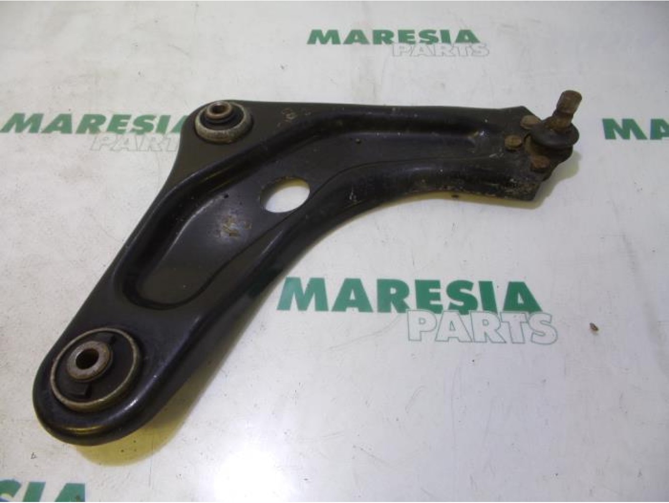 Peugeot - 207 - Front lower wishbone, right