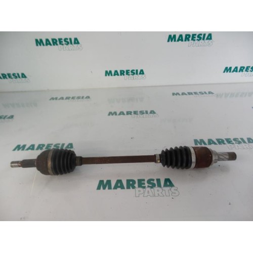 Renault - Clio - Front drive shaft, left