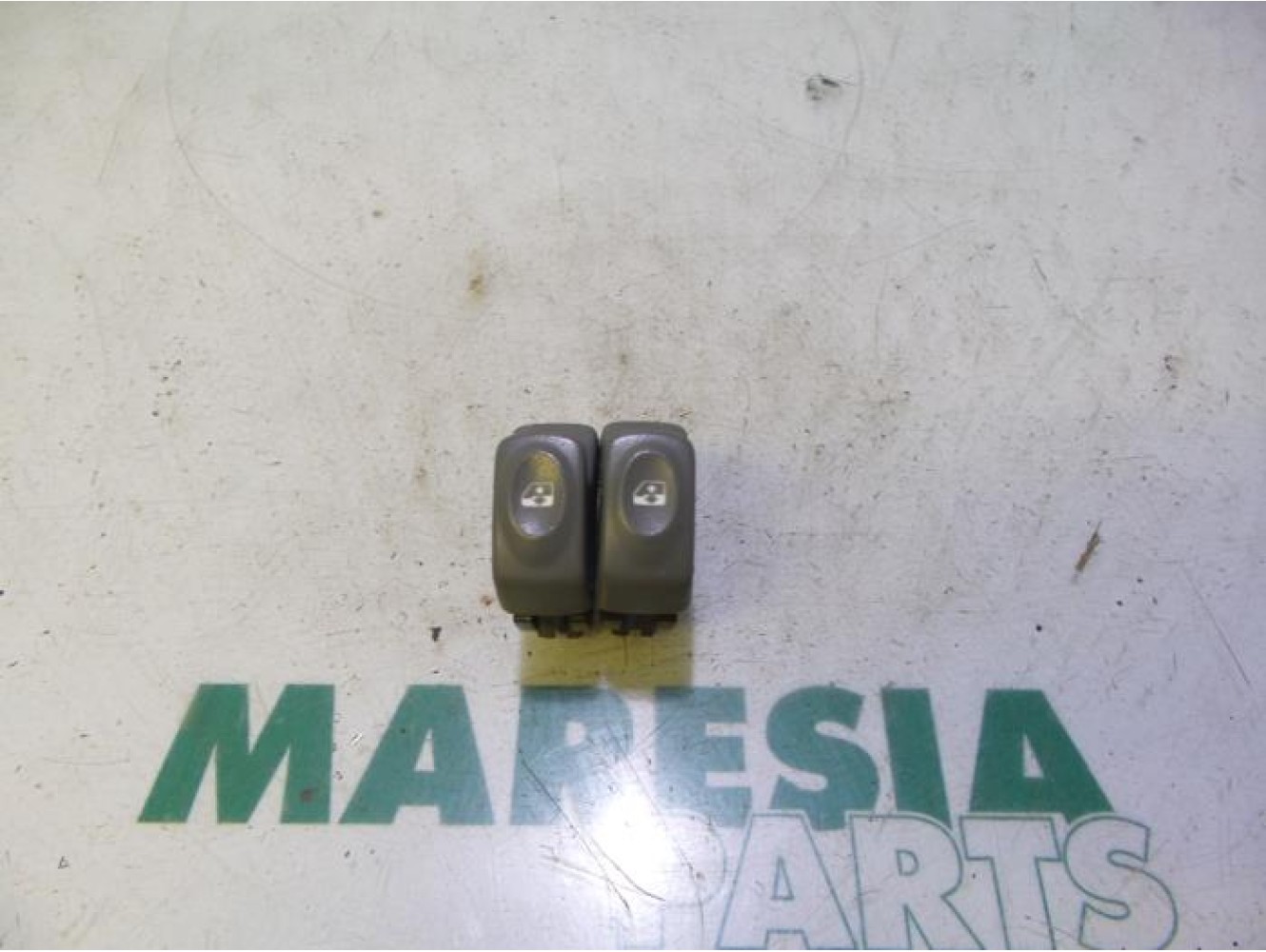 Renault - Twingo - Multi-functional window switch