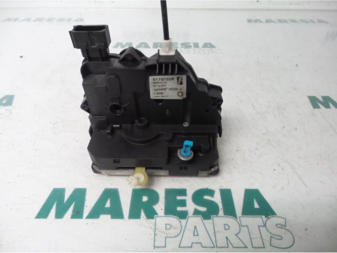 Fiat - Punto - Front door lock mechanism 4-door, right