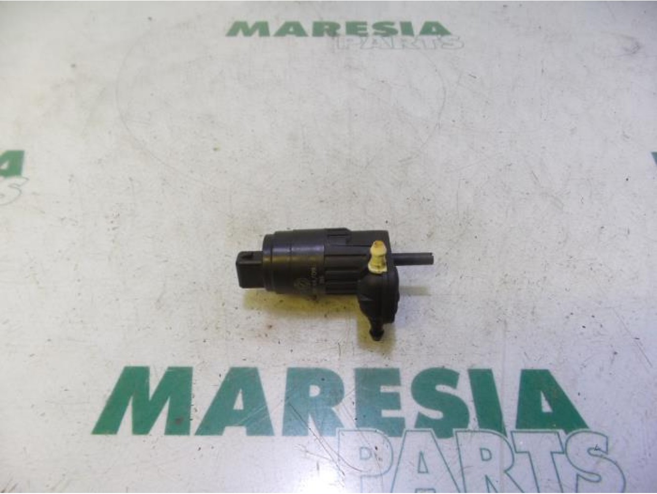 Fiat - 500 - Scheibensprüherpumpe vorne