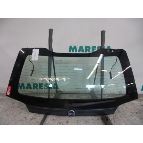Fiat - Stilo - Rear window