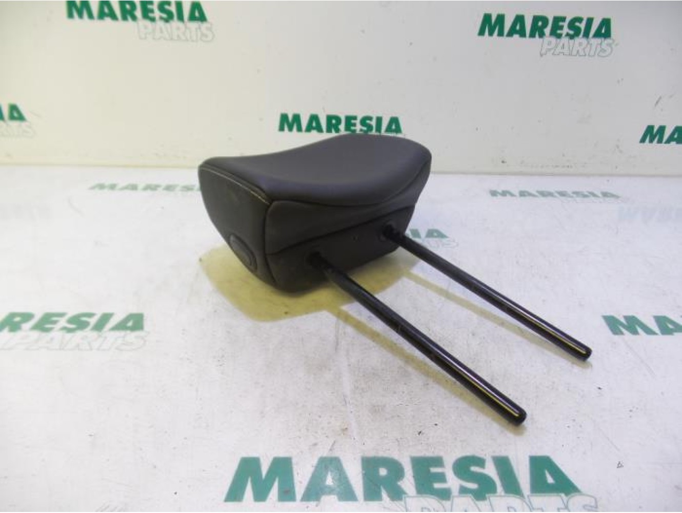 Renault - Clio - Headrest
