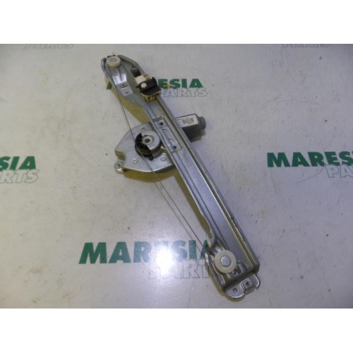 Renault - Clio - Rear door window mechanism 4-door, right