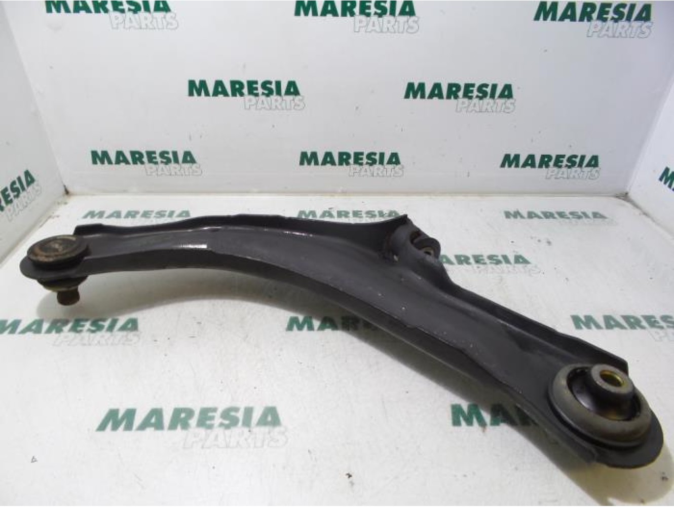 Renault - Clio - Front lower wishbone, right