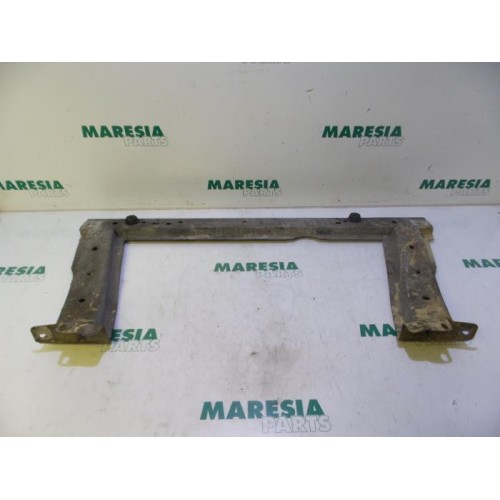 Renault - Megane - Radiator bar