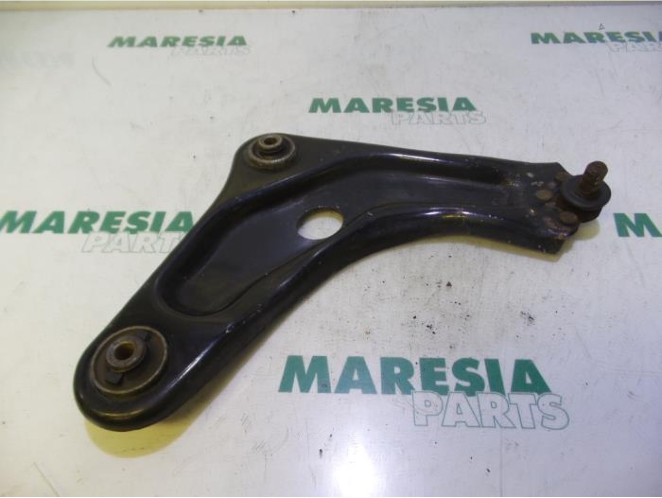 Peugeot - 207 - Front lower wishbone, right