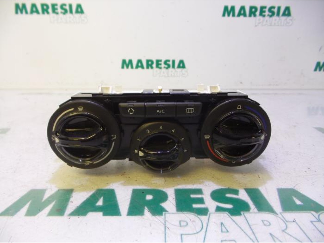 Peugeot - 208 - Heater control panel