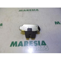 Peugeot - 208 - Tailgate lock mechanism