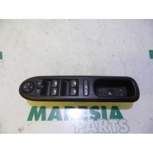 Peugeot - 407 - Multi-functional window switch