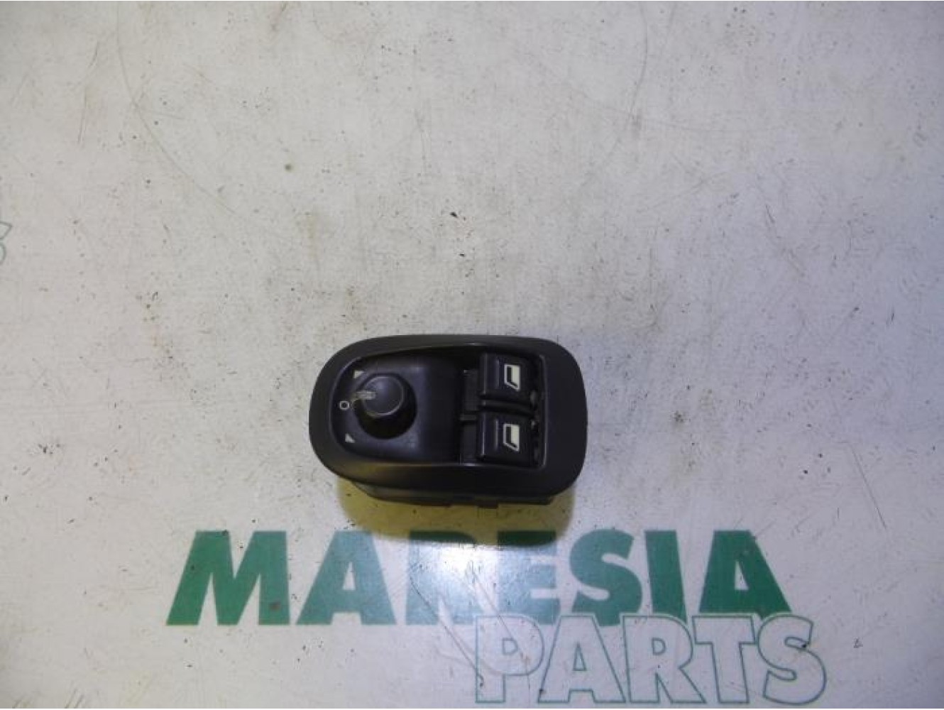 Peugeot - 206 - Multi-functional window switch