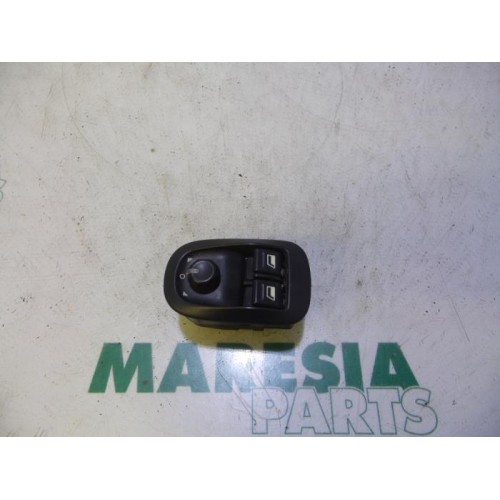 Peugeot - 206 - Multi-functional window switch