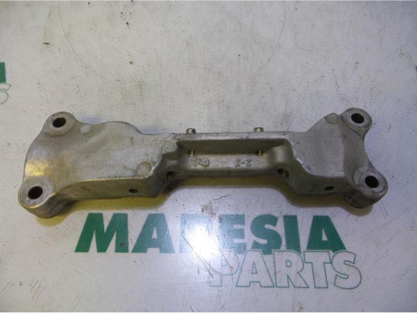 Peugeot - 207 - Engine mount