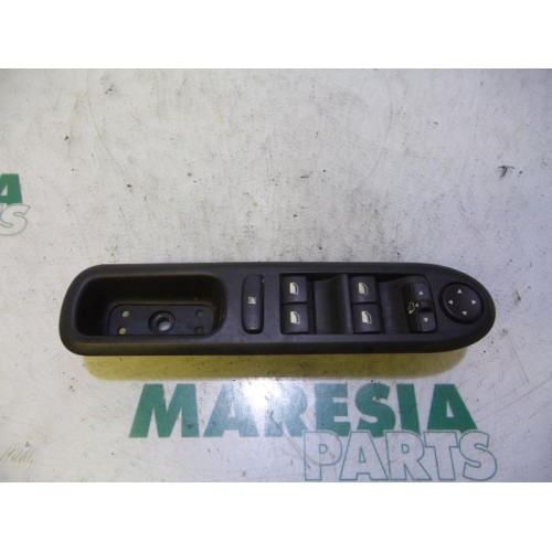 Peugeot - 407 - Multi-functional window switch