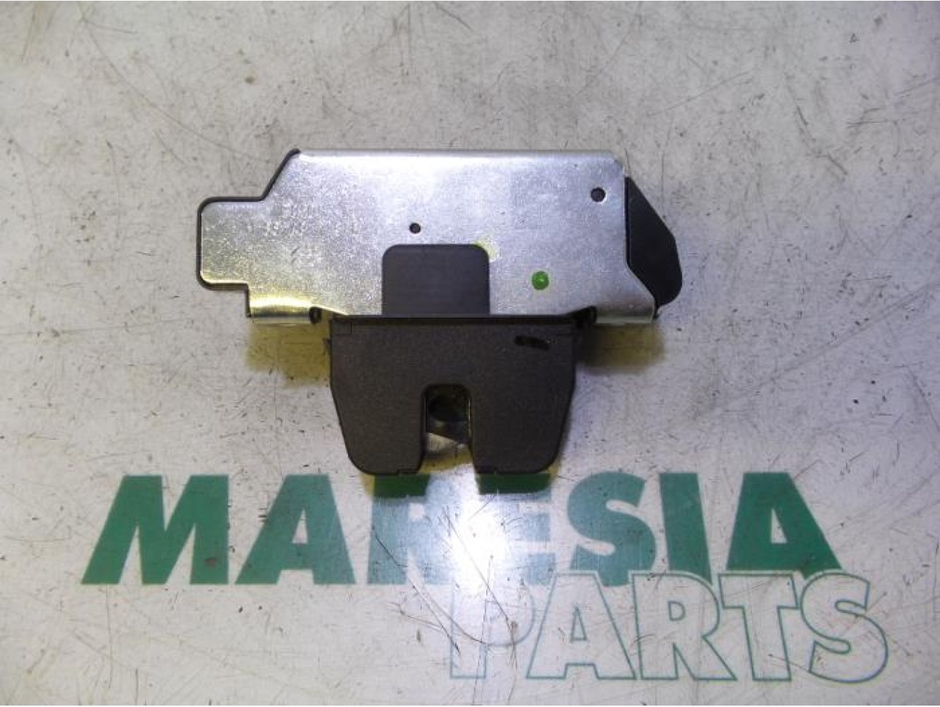 Peugeot - 3008 - Tailgate lock mechanism