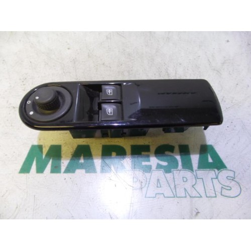Renault - Clio - Multi-functional window switch