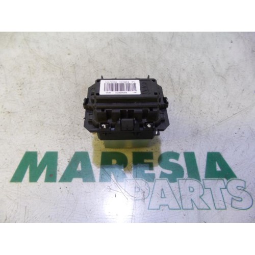 Renault - Clio - Heater resistor