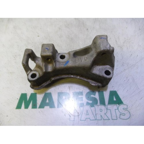 Peugeot - 407 - Engine mount