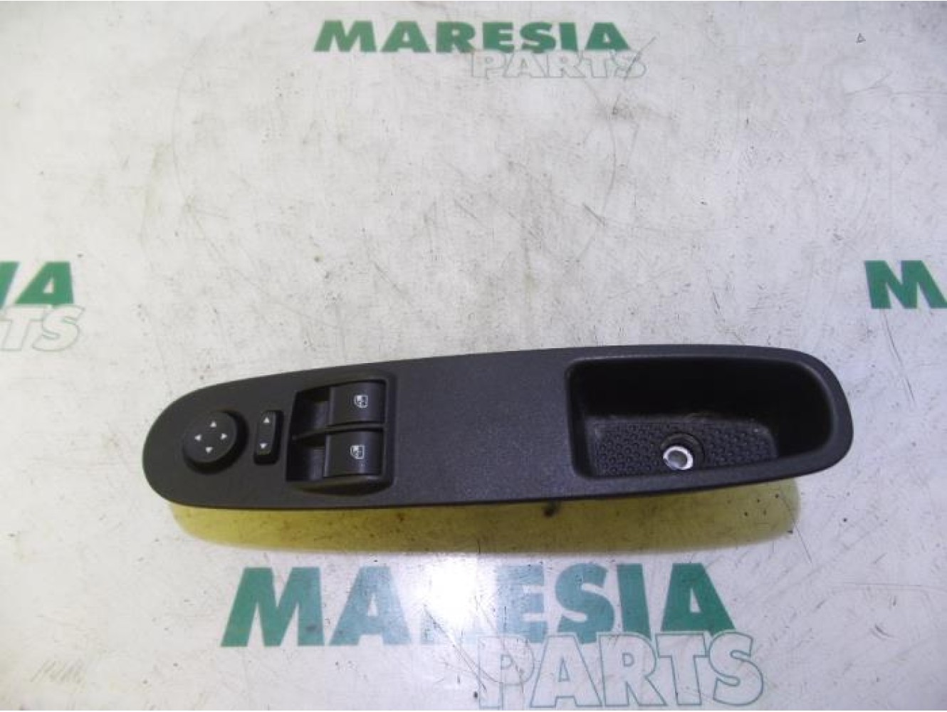 Fiat - Punto - Multi-functional window switch