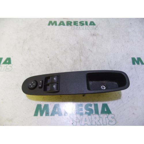 Fiat - Punto - Multi-functional window switch